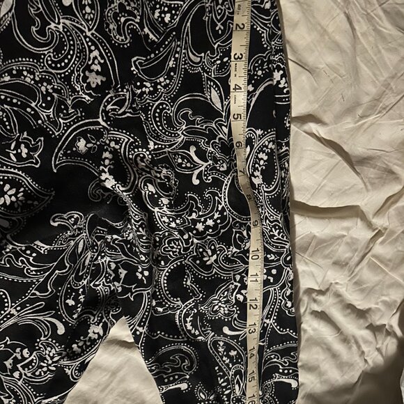 JM Collection Top, Size 16, Black & White, Paisley Pattern, Button Front - Picture 3 of 4